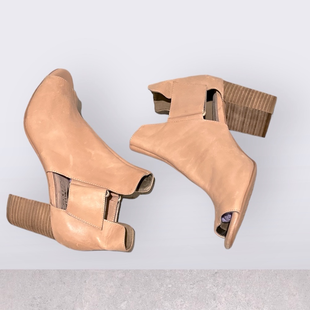 Aerosoles‎ High Fashion Ankle
Booties - size 8.5